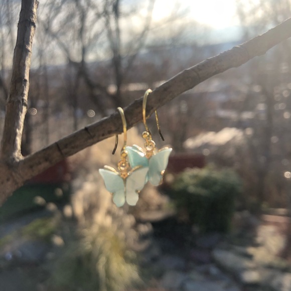 Handcrafted gold plated butterfly earrings - Picture 4 of 8